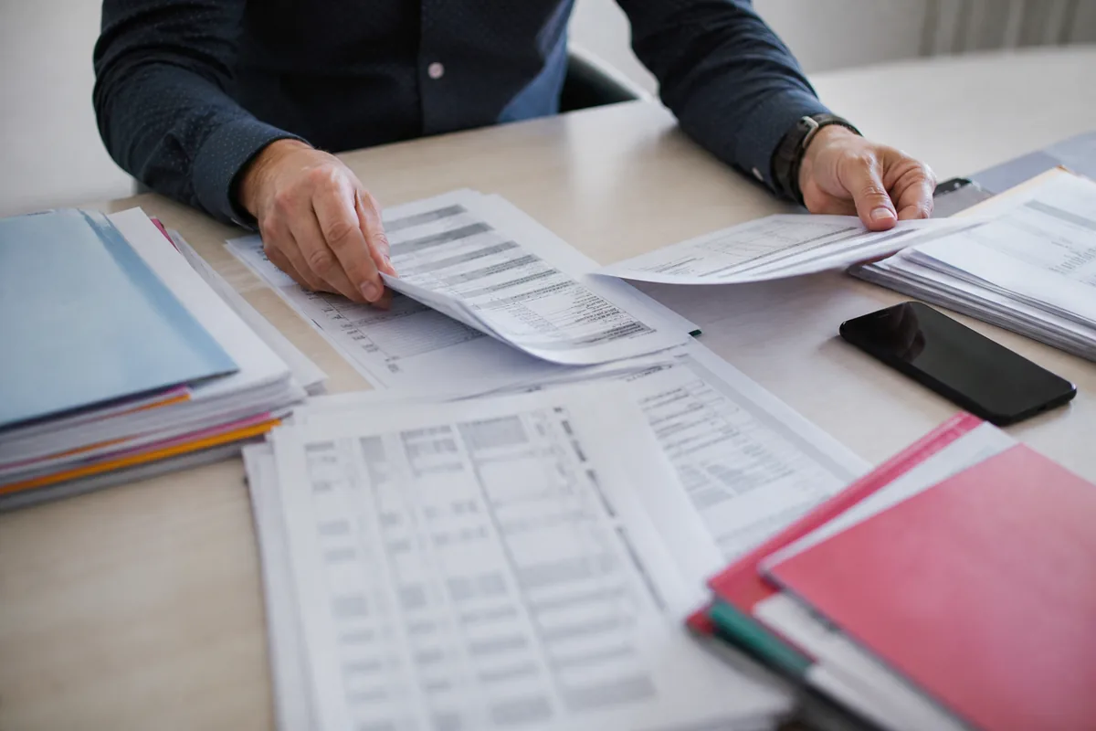 Contratos, extratos e protocolos organizados como prova bancária