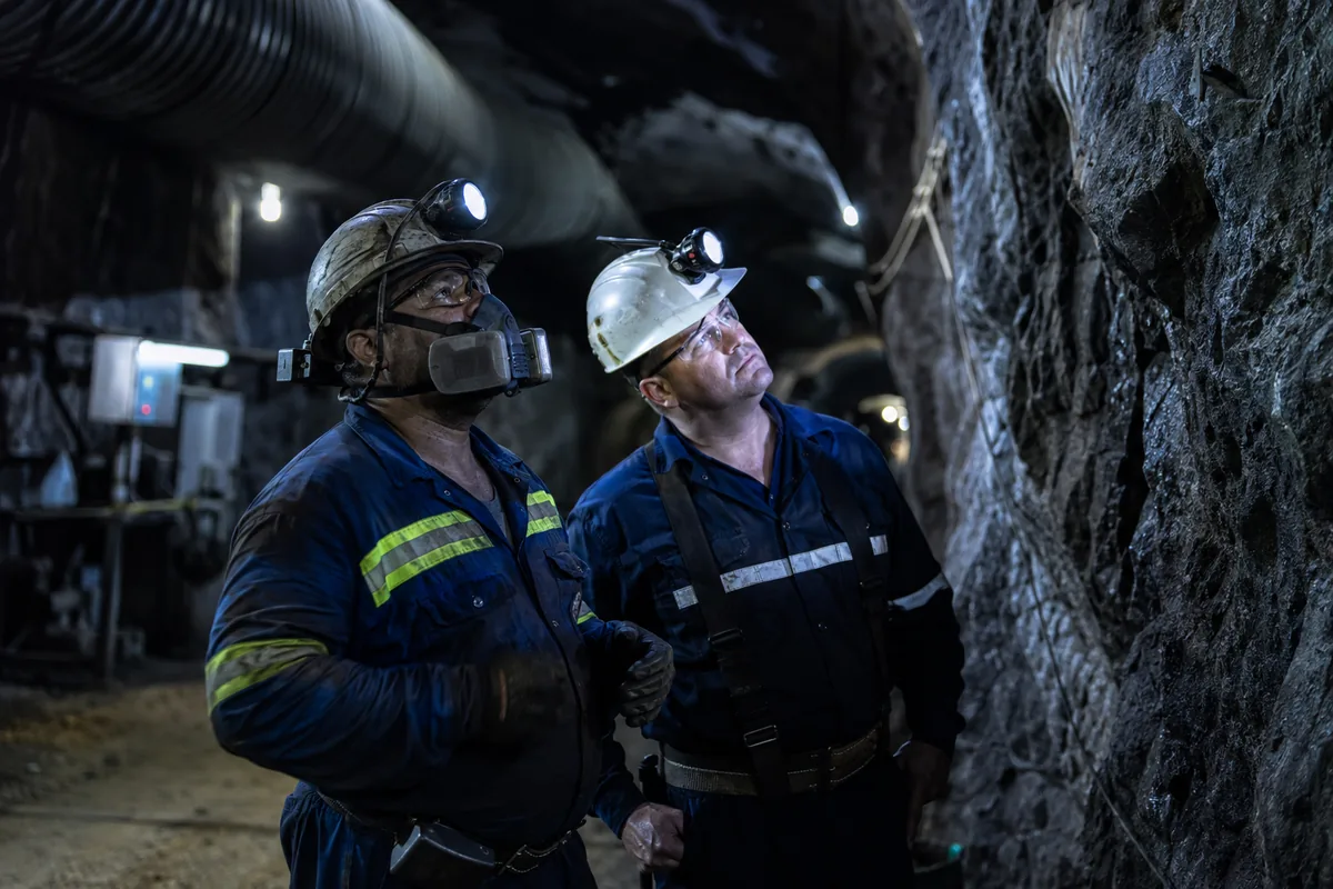 Trabalhadores protegidos em atividade especial de mineração subterrânea