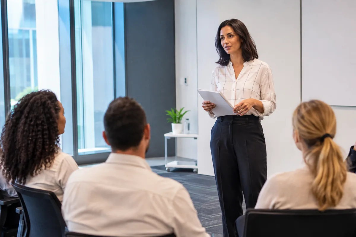 Treinamento corporativo sobre prevenção e punições por assédio sexual no trabalho