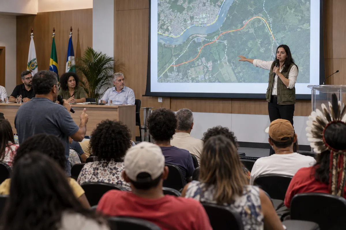 Comunidade participa de audiência pública sobre o traçado de grande obra