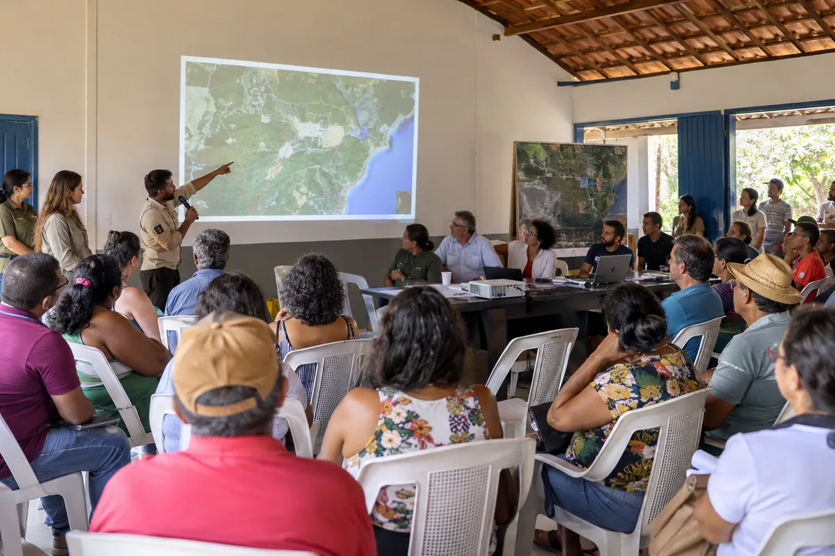 Comunidade participa de reunião sobre impactos ambientais